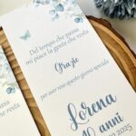 Segnaposto modello segnalibro 40 anni con grafica fiori e farfalle