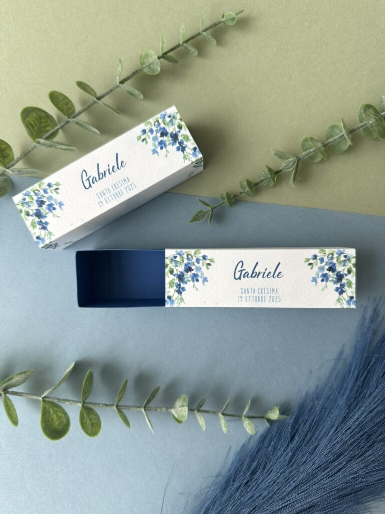 Scatola personalizzata Cresima con decorazioni blu e verdi