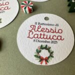 Decorazione natalizia per battesimo, tag con ghirlanda stampata. Tag battesimo natalizio
