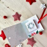 Interno segnaposto con cioccolatino natalizio